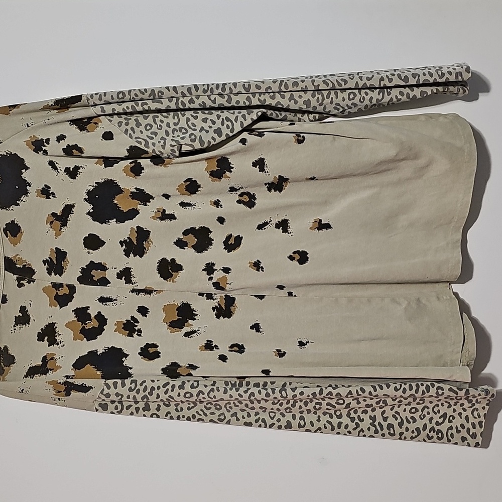 Easel Beige and Black Leopard Long Sleeve Top Sz 1X Fall - Picture 3 of 5